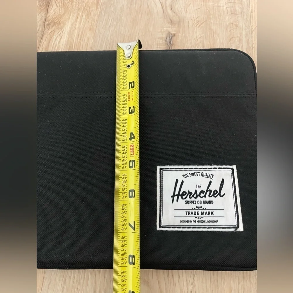 Herschel Anchor Sleeve Black